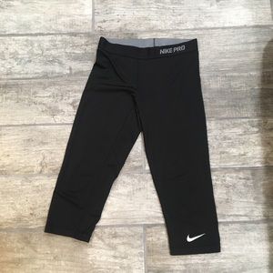 Nike Pro Capri leggings in M